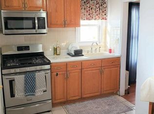 8826 201st St, Hollis, NY 11423