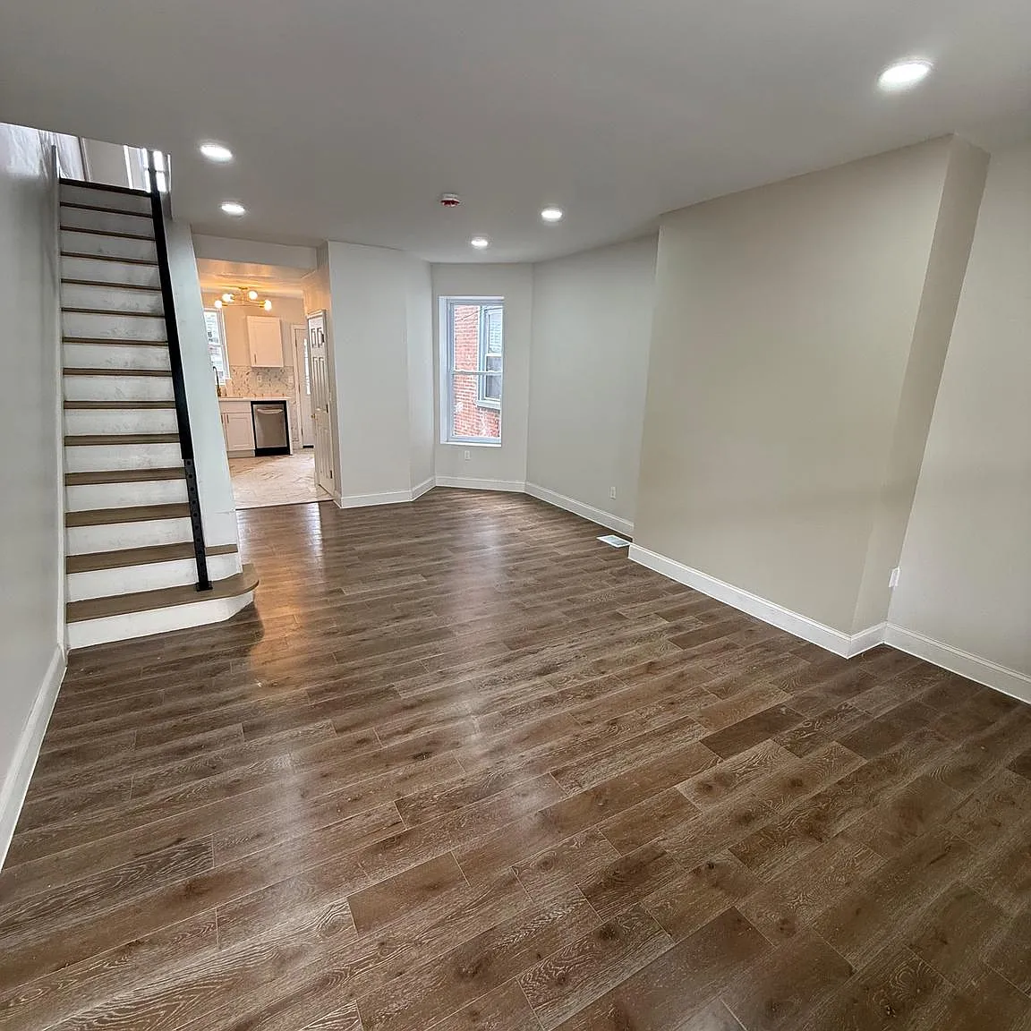 3 bed, 1.5 bath, 1020 sqft, $1,900 — Photo 1
