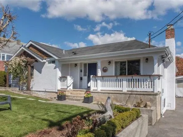 1154 Finlay St, White Rock, BC V4B 4K8