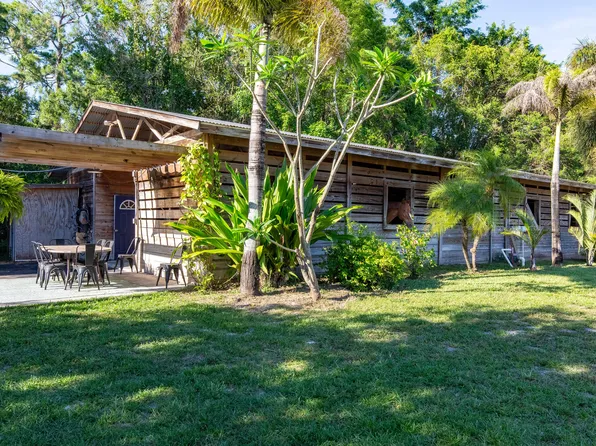 851 Hyde Park Road, Loxahatchee Groves, FL 33470