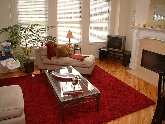 2nd image of 1522-1528 W Greenleaf Ave #2W