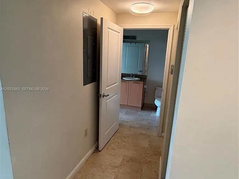 2021 SW 3rd Ave #902 — Photo 7