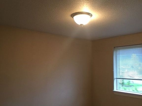 5th image of 1112 Wacomac St