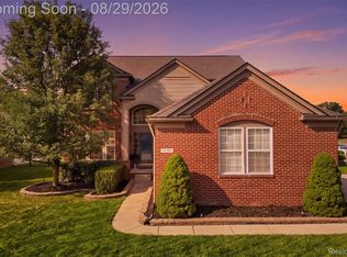 24294 Summer Ln, Flat Rock, MI 48134