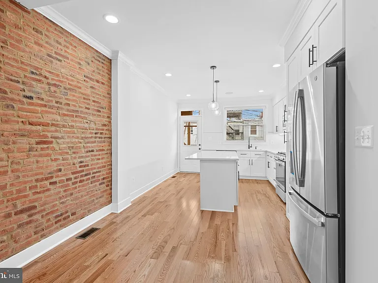1434 Marshall St — Photo 12