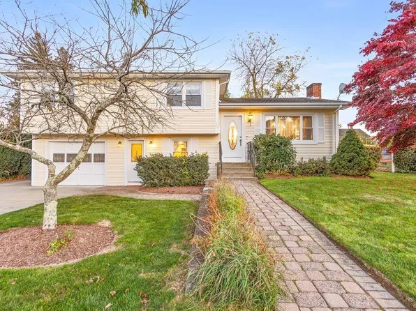 25 Loomis St, Cranston, RI 02920