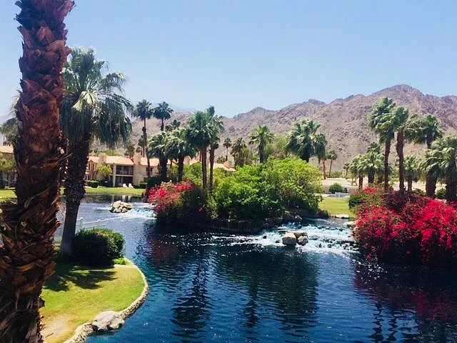 waterfalls and mesmerizing mountain views
!