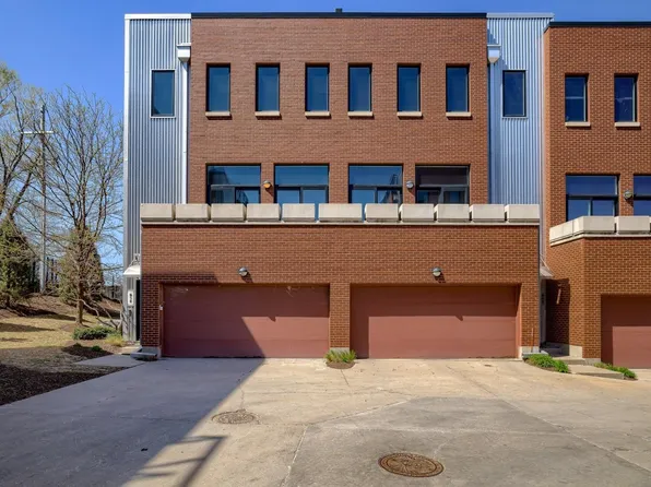 912 S 12th Ct, Omaha, NE 68108