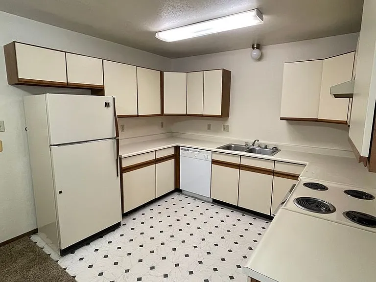 2949 Los Amigos Ct — Photo 10