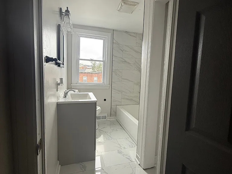 2842 Oakford Ave — Photo 4