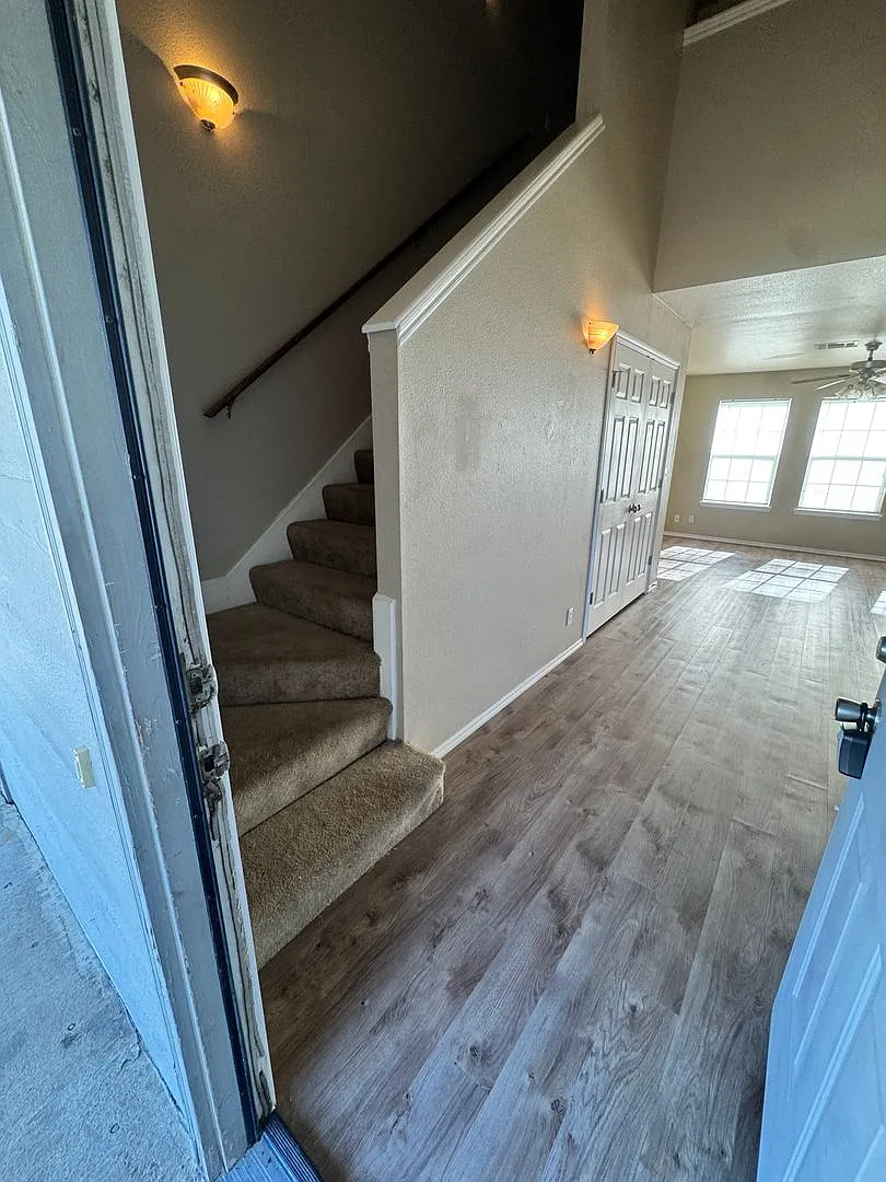 2bd 2ba townhome adorable and clean — Photo 2