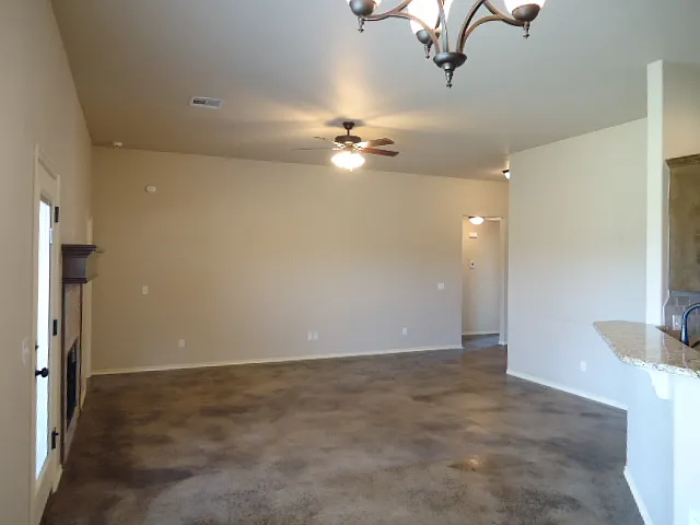 800 S Bouziden Dr — Photo 4