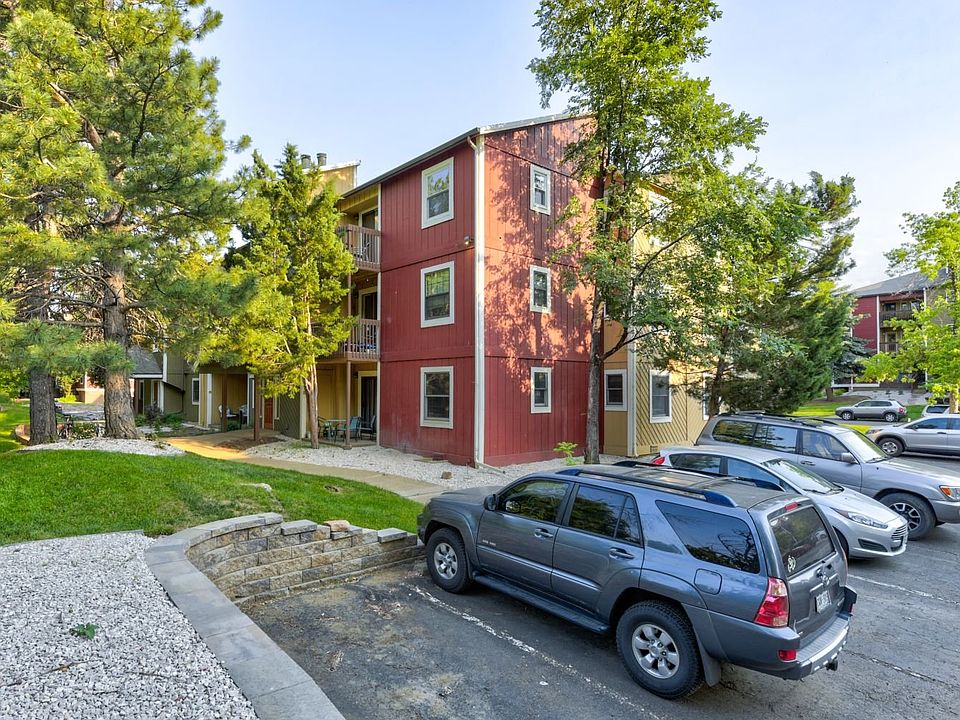 2867 Sundown Lane #105 Parking