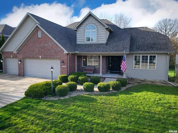2300 W Paddington Ct, Peoria, IL 61615