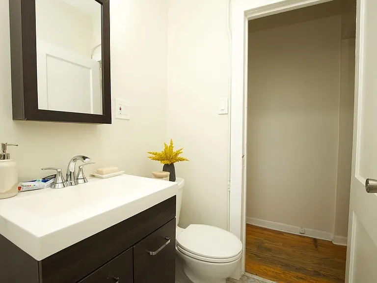 728 W Roscoe St #2 — Photo 11