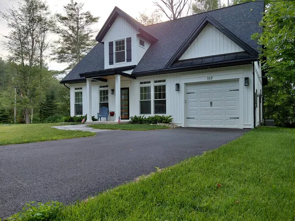 117 Washington Sq, Caroga Lake, NY 12032