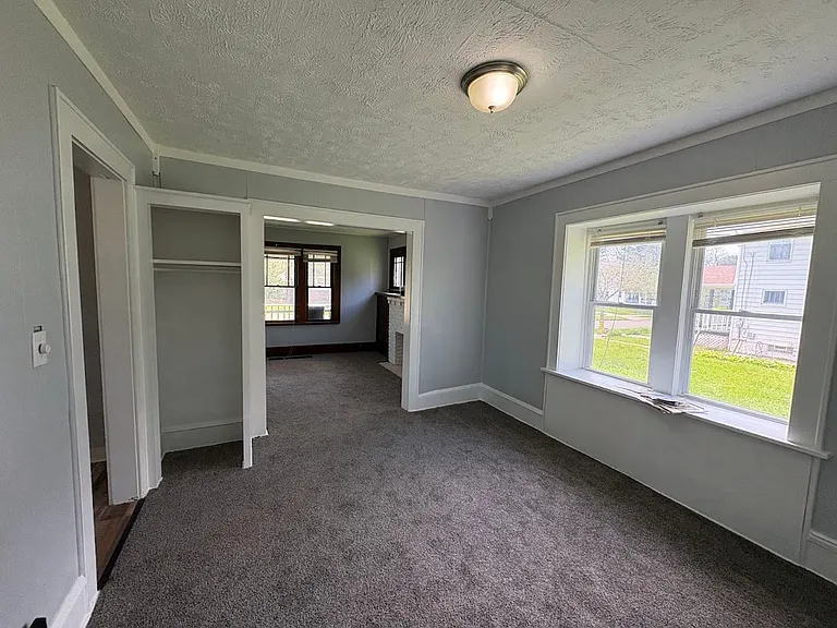 897 Peckham St — Photo 5