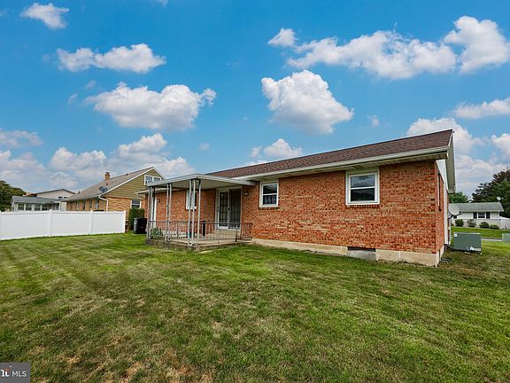 4th image of 731 Suzanne Dr