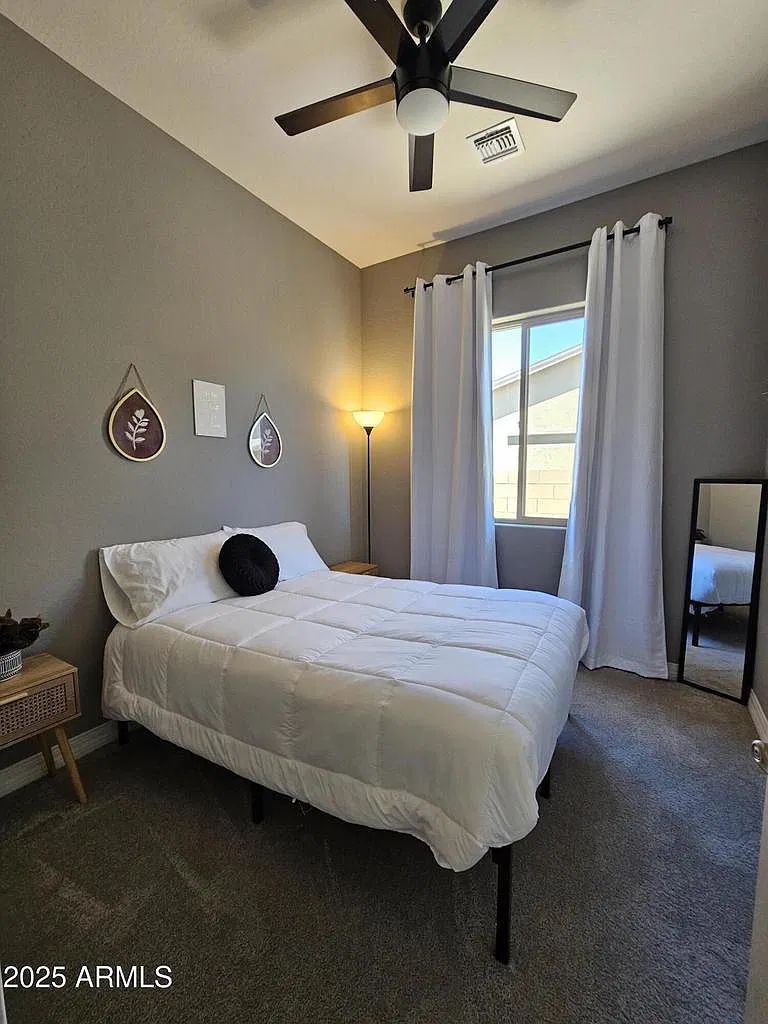 3 bed, 1374 sqft, $2,325 — Photo 4
