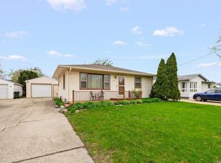 614 Black Hawk Rd, Waterloo, IA 50701