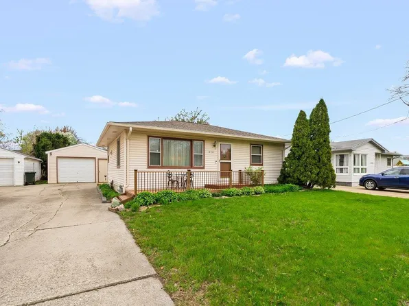 614 Black Hawk Rd, Waterloo, IA 50701