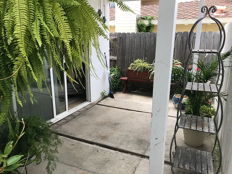 1/2 Marigold Ave — Photo 2