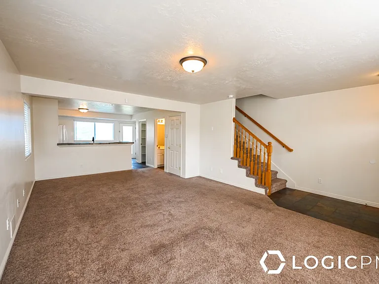 1743 S 750 E #UPSTAIRS — Photo 5