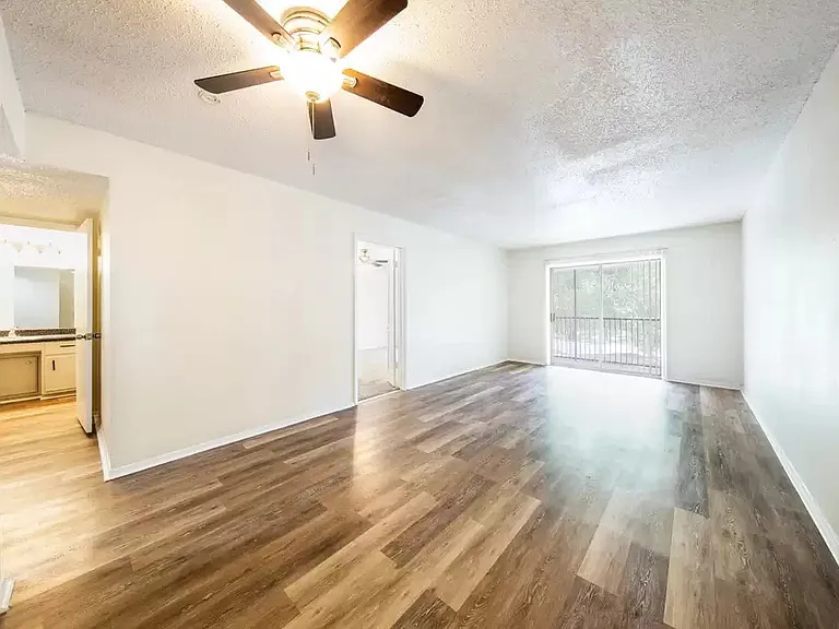 1403 Jackson Keller Rd — Photo 9