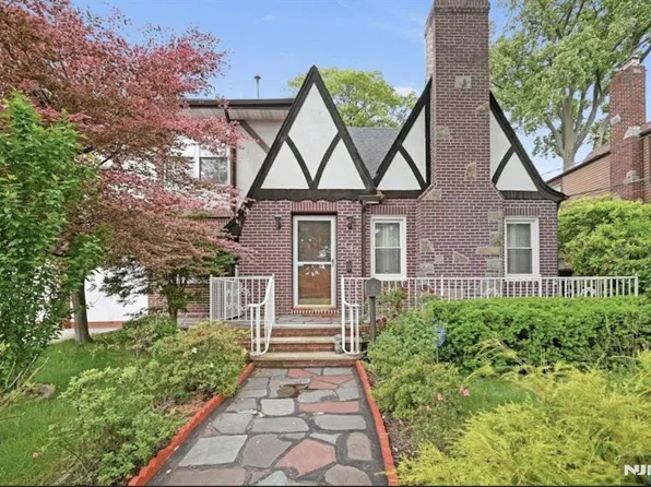 497 Oakdene Ave, Ridgefield, NJ 07657