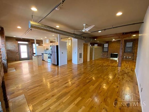 4th image of 404 Reading Rd APT 302