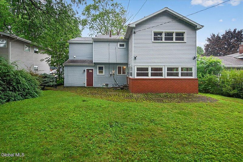 5th image of 103 Pinehurst Avenue