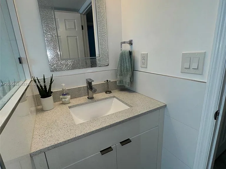 245 18th St #401 — Photo 18