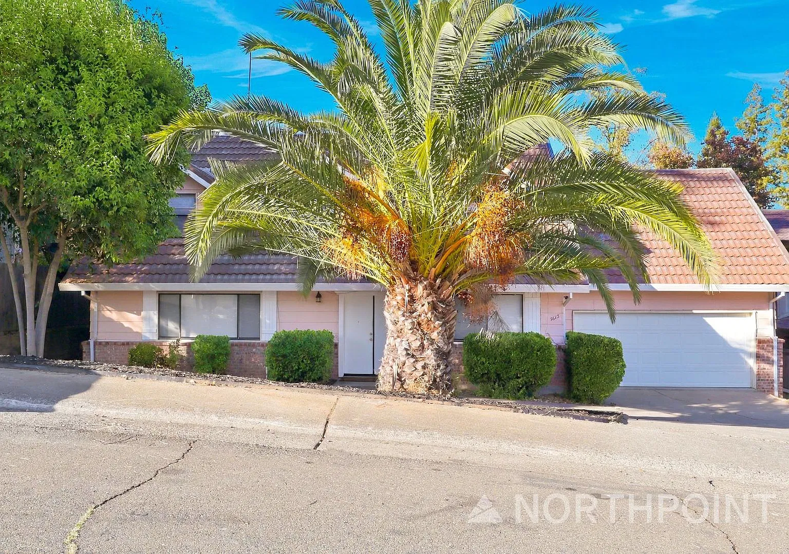 4-Bedroom, 3 Bath Single Family for Rent in Fair Oaks, CA | Attached Garage & Modern Kitchen — Photo 1