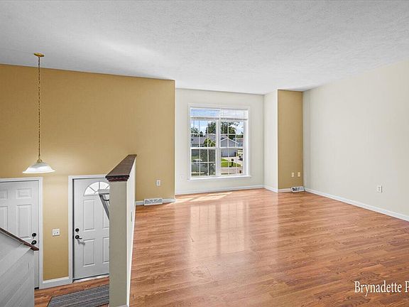 5th image of 152 Lind Ave