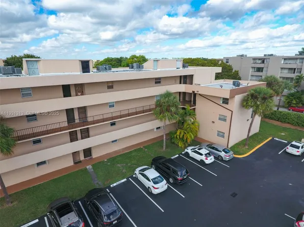 706 NW 87th Ave APT 212, Miami, FL 33172