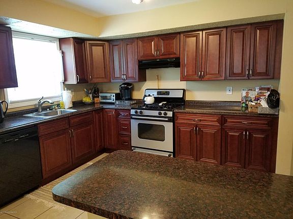2nd image of 2 Princeton Dr
