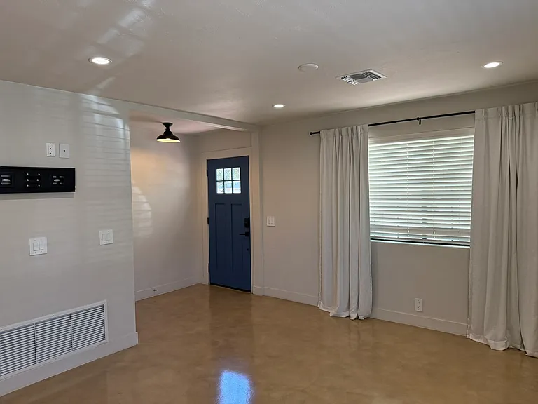 426 S Stratford Dr — Photo 3