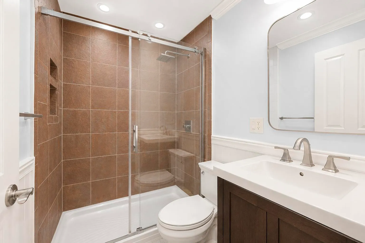 2 bed, 1920 sqft, $3,800 — Photo 4