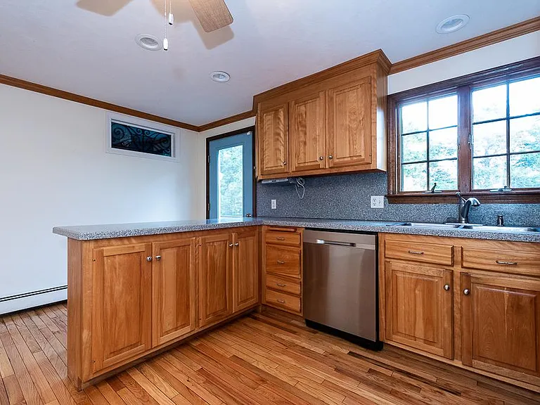 131 Hemlock Dr — Photo 9