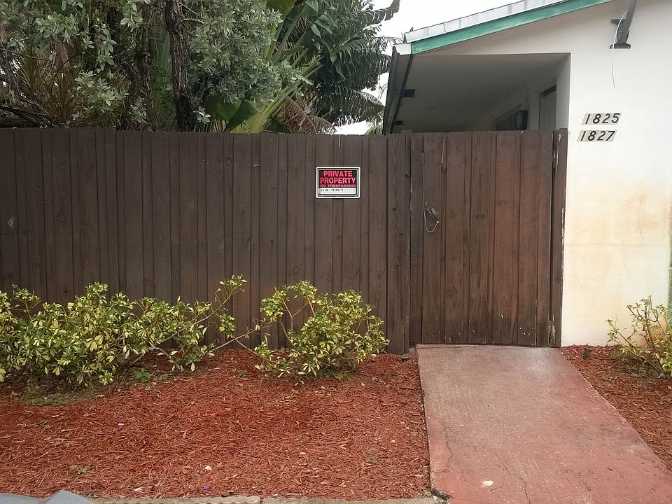 Front Entrance to Private Yard