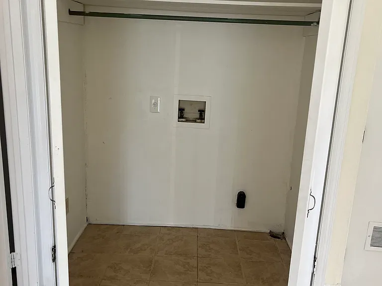 408 Jackson Ave #A — Photo 9