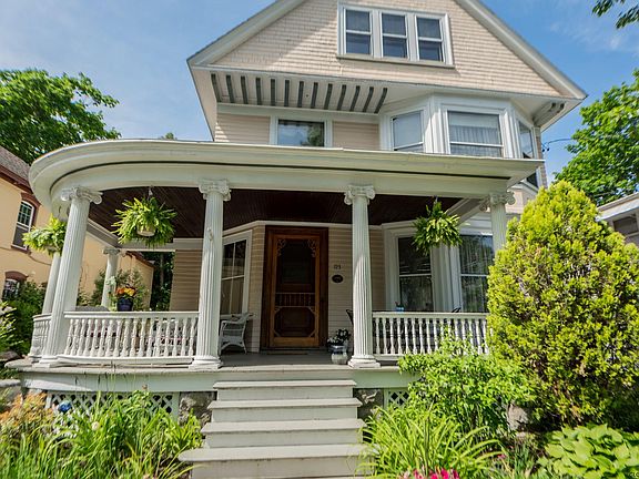 3rd image of 193 Caroline St