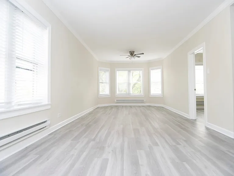 647 W Roscoe St #648-2S — Photo 3