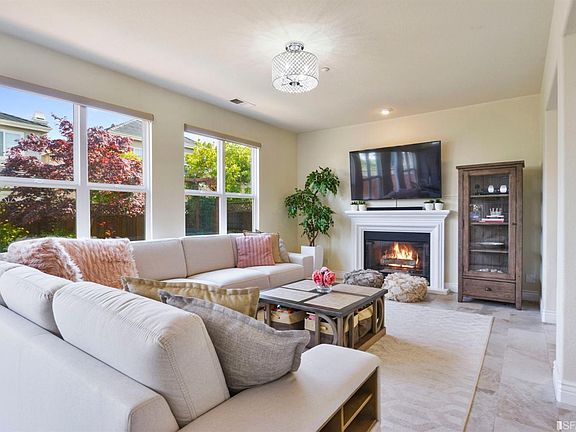 4th image of 213 Outlook Heights Ct