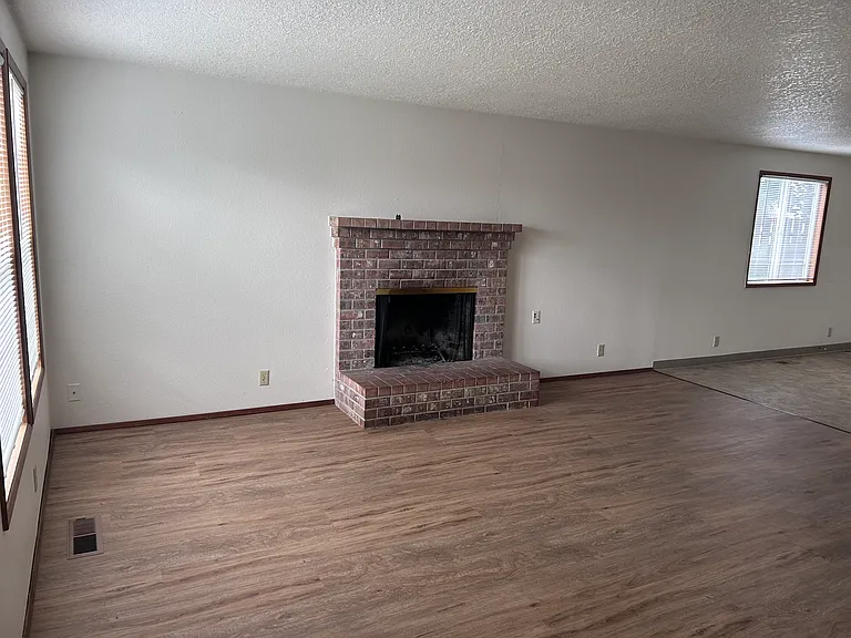 970 SW 178th Pl — Photo 2