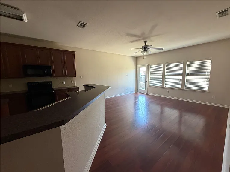 12733 Skeeter Dr — Photo 8