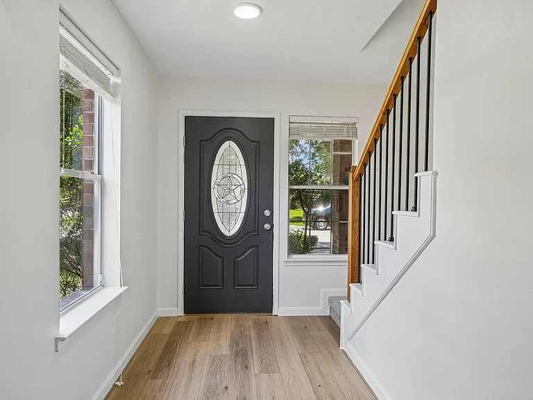 4419 Crossvine Ave — Photo 2