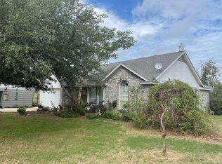 300 Horseshoe Dr, Springtown, TX 76082