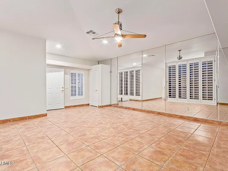 2809 E Janice Way — Photo 4