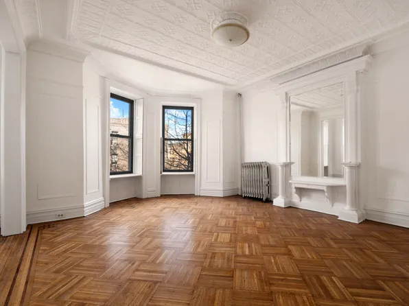 271 6th Avenue image 1 of 8